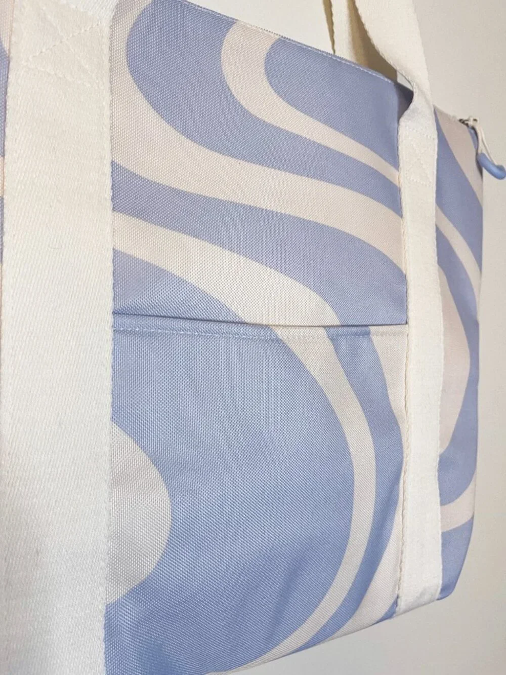 NWT Ulta Beauty Insulated Cooler Tote Bag Blue White Zip Top Beach Travel